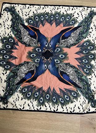 Отличительный саржевый платок с изображением павлина