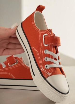 Кеды подростковые оранжевые.