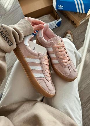 Прекрасные женские кроссовки adidas wmns gazelle indoor peach premium розовые