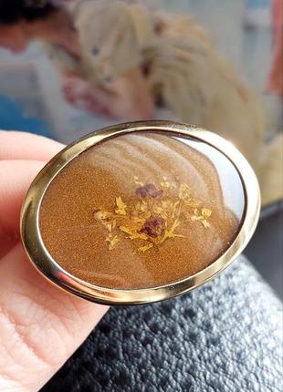 Вінтажна брошка з сухоцвітами