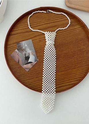 Галстук из бусин