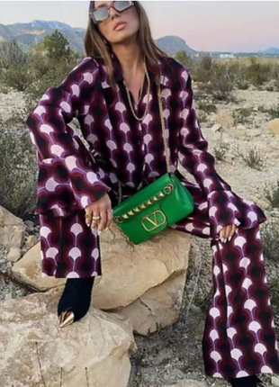 Шикарна трендова   блуза с красивыми рукавами zara.