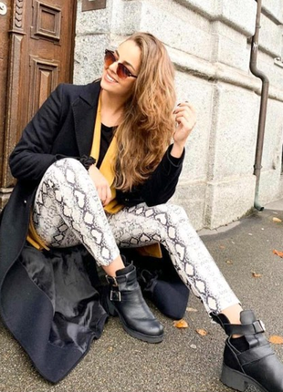 Стильные брюки брюки брючины zebra анималистичный змеиный принт змея черный белый