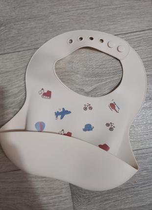 Силиконовый слюнявчик