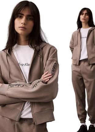 Женский костюм calvin tements klein