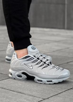 Чоловіче спортивне взуття, кросівки весна літо. натуральна шкіра