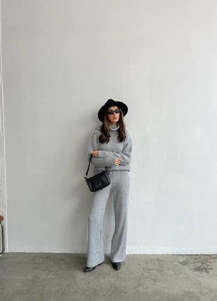 Вязаный теплый костюм свитер и брюки