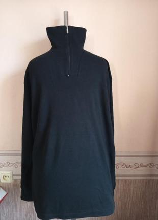 Чудовий, спортивний, якісний, натуральний светр-гольф на змійці.