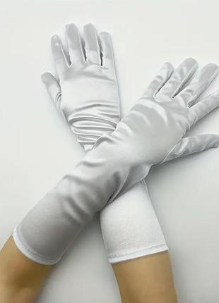 Белые атласные короткие перчатки для фотосессии