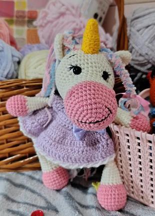 Вязанная игрушка единорожка