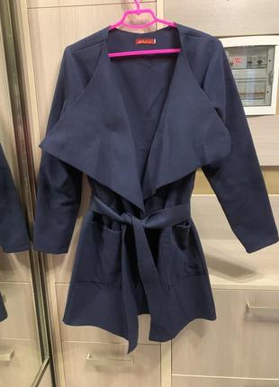 Пальто синє на запах до колін