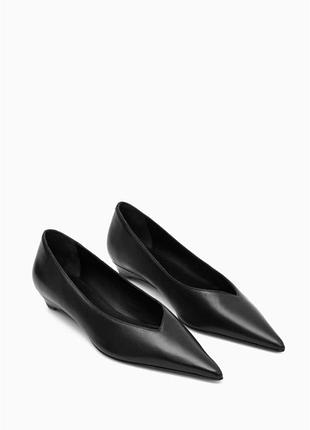 Cos pointed leather kitten-heel pumps