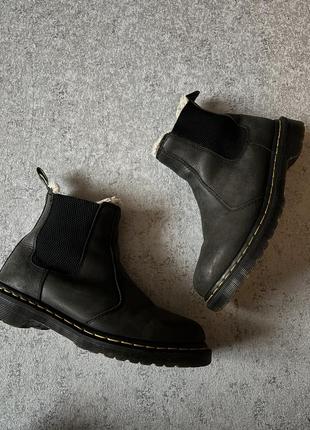 Нубуковые челси dr. martens
