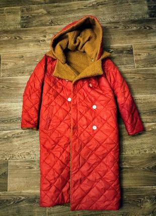 Длинное двустороннее яркое зимнее пальто