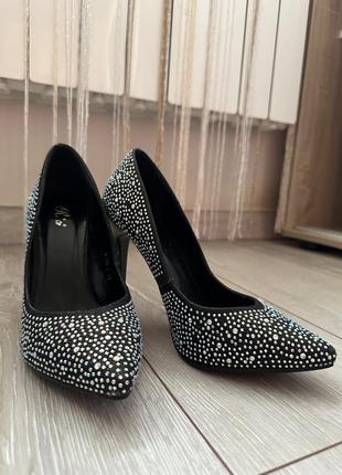 Туфлі на шпильках