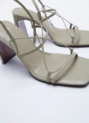 Босоніжки zara