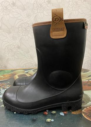 Резиновые сапоги dunlop.