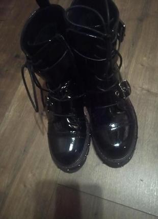 Черевики жіночі