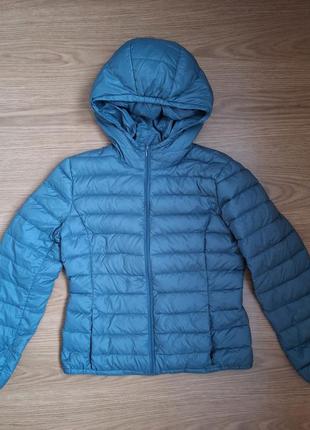Легкая курточка с капюшоном benetton