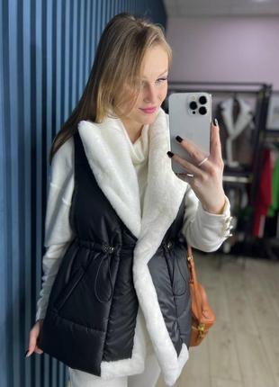 Женская стильная жилетка с эко мехом
