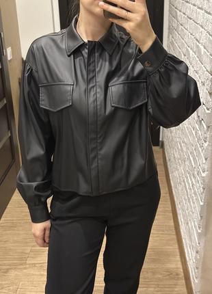 Куртка зі штучної шкіри