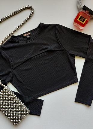 Лонгслив в рубчик с вырезом на декольте