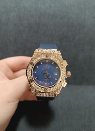 Женские часы hublot с камнями