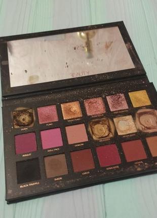 Палетка huda beauty