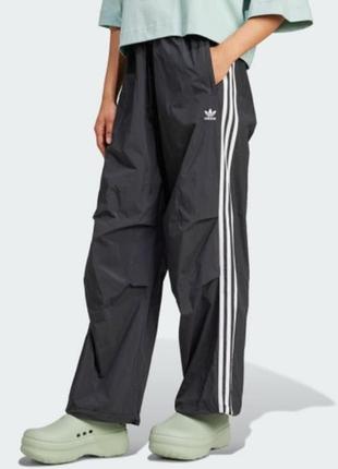 Женские спортивные штаны adidas 3-stripes woven falcons