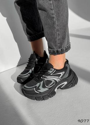 Жіночі кросівки