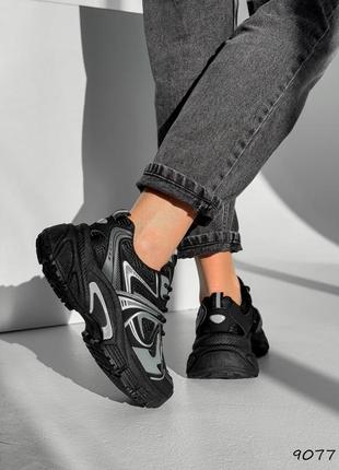 Жіночі кросівки