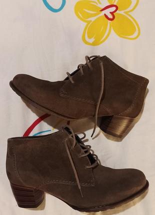 Зручні замшеві черевички