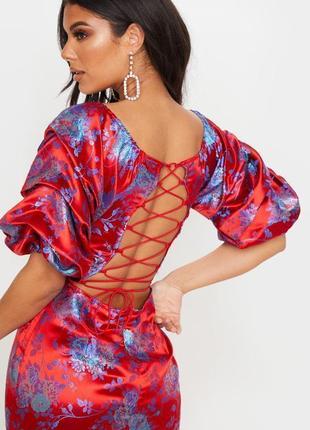 Распродажа платье prettylittlething миди с полуоткрытой спиной и сияющими цветами2 фото
