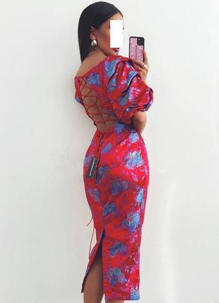 Распродажа платье prettylittlething миди с полуоткрытой спиной и сияющими цветами8 фото