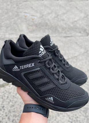 Мужские кроссовки высокого качества плотный материал приятная ткань удобны в носке