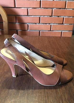 Класичні шкіряні босоніжки lk bennet 40 р ( 26 см).