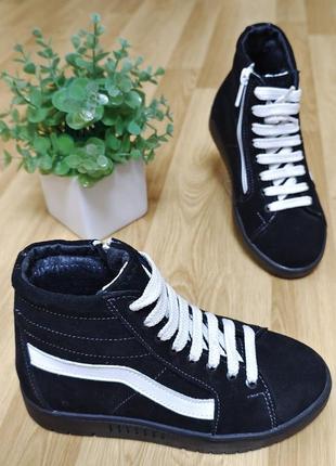 Продам новые весенние ботинки на подростка из натурального замша.