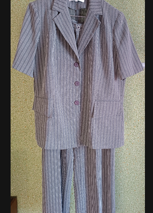Костюм брючный
женский. р. м