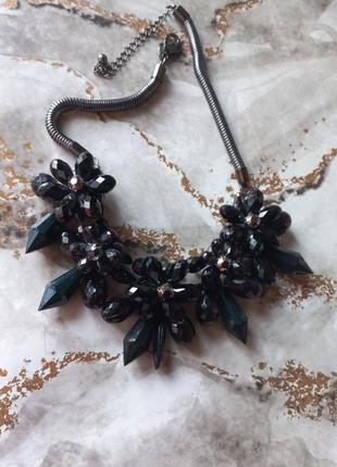 Стильное колье. изысканность чёрного цвета.
