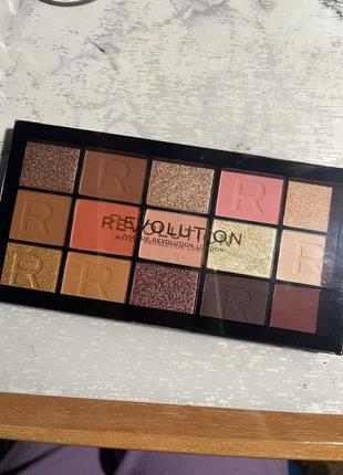 Палетка тіней від revolution