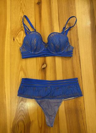 George набір білизни бюст та трусики , синього кольору  стан ідеальний.