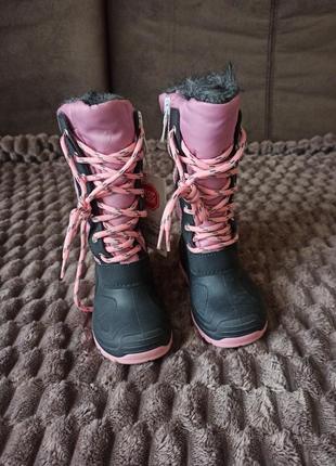 Нові сапожки для дівчинки