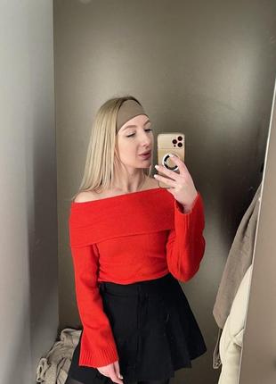 Светр з опущеними плечима