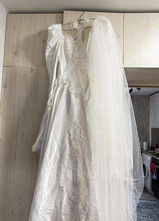 Весільна бальна сукня атласна сукня 70-90х вінтажне плаття весільне шлейф ретро сукня