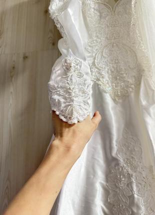 Весільна бальна сукня атласна сукня 70-90х вінтажне плаття весільне шлейф ретро сукня