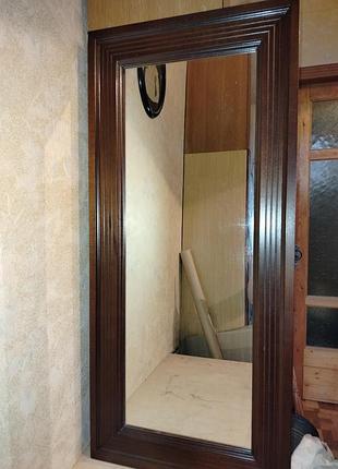 Большое зеркало в раме