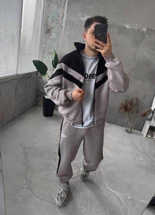 Стильный мужской спортивный костюм
