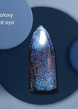Різнокольоровий гель лак котяче око.