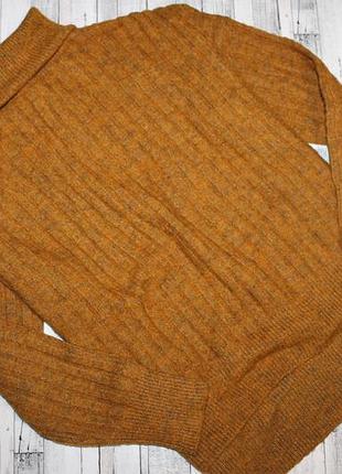 Свитер горчичного цвета под горло со спущенными рукавами zara bershka
