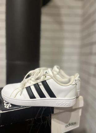 Кроссовки adidas, кроссовки на мальчика, белые кроссовки.